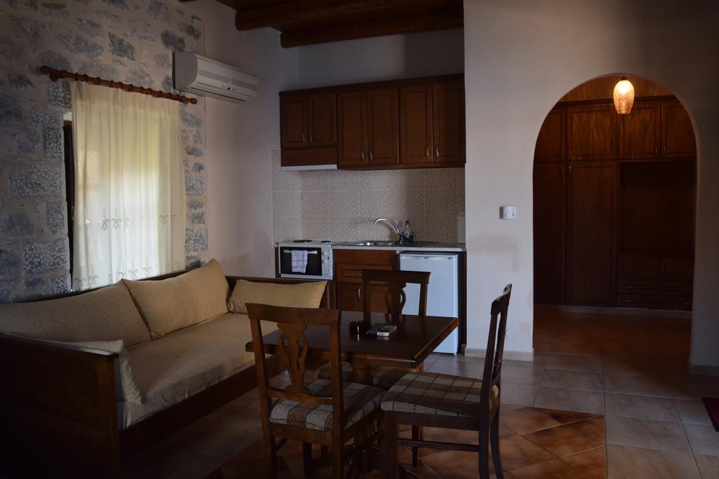 Vasilios Apartments Hotel Limeni Exterior photo